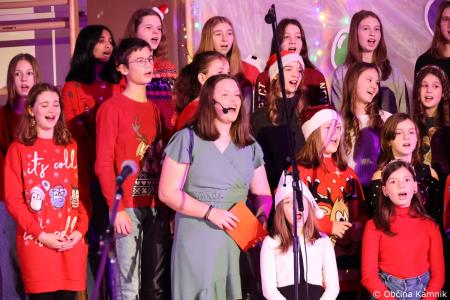 Miklavžev koncert na Osnovni šoli Toma Brejca napolnil telovadnico do zadnjega kotička (4)